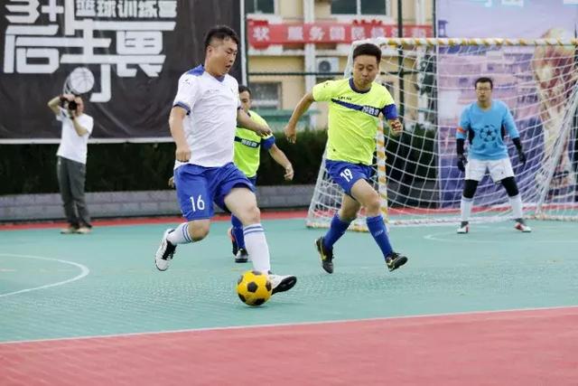 库兹马32分奇才送热火3连败 火箭逆转战胜国王