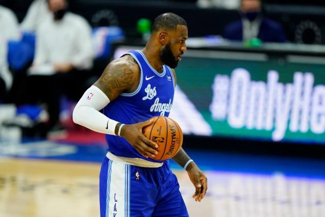 约基奇35+22+17掘金力克国王 雄鹿大胜热火