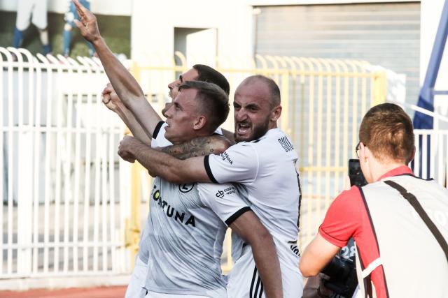 阿圭罗：曼城依然会坚持到最后&争取所有冠军